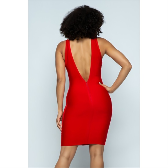 - Chain Detailed V-neck Bandage Dress - Picture 7 of 7